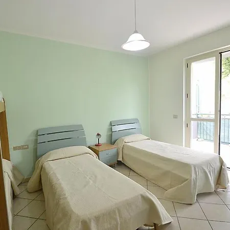 Marina Sleeps 6 *